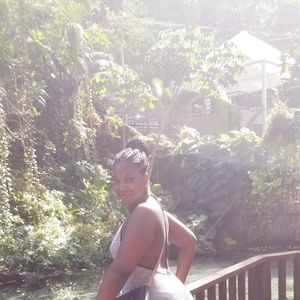 Meet your Posher, Akia